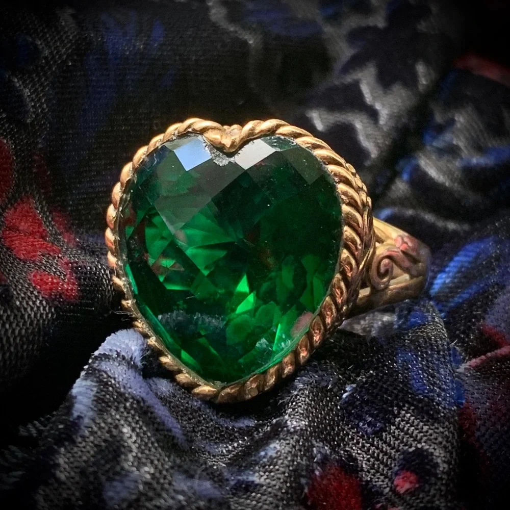 Sajen Green Quartz Giant Heart Bronze ring